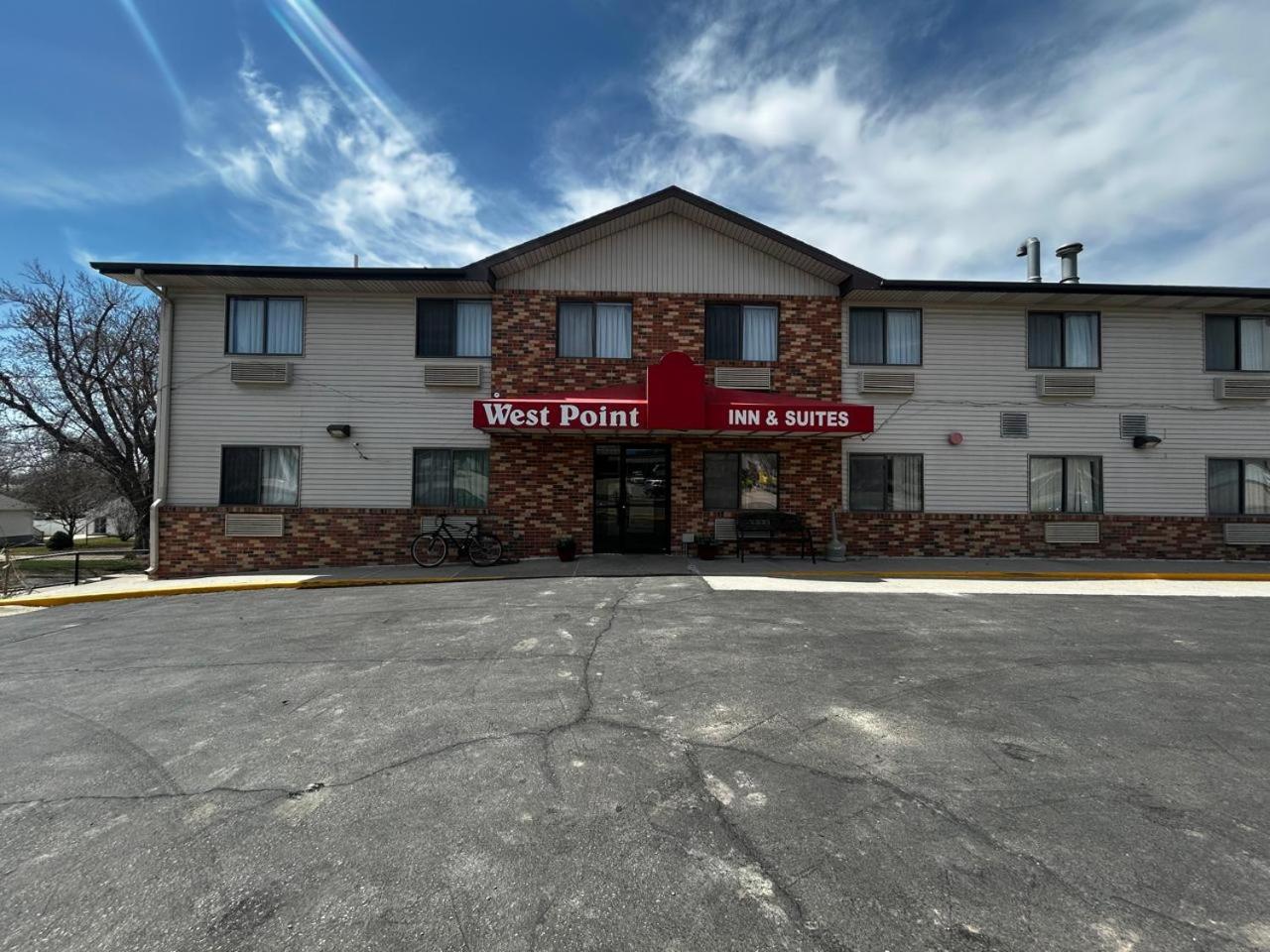 Oyo West Point Inn 외부 사진