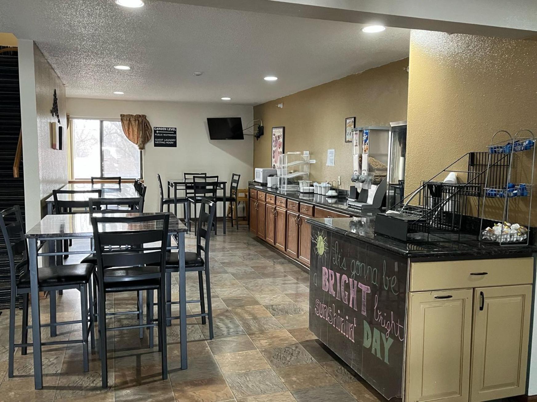 Oyo West Point Inn 외부 사진