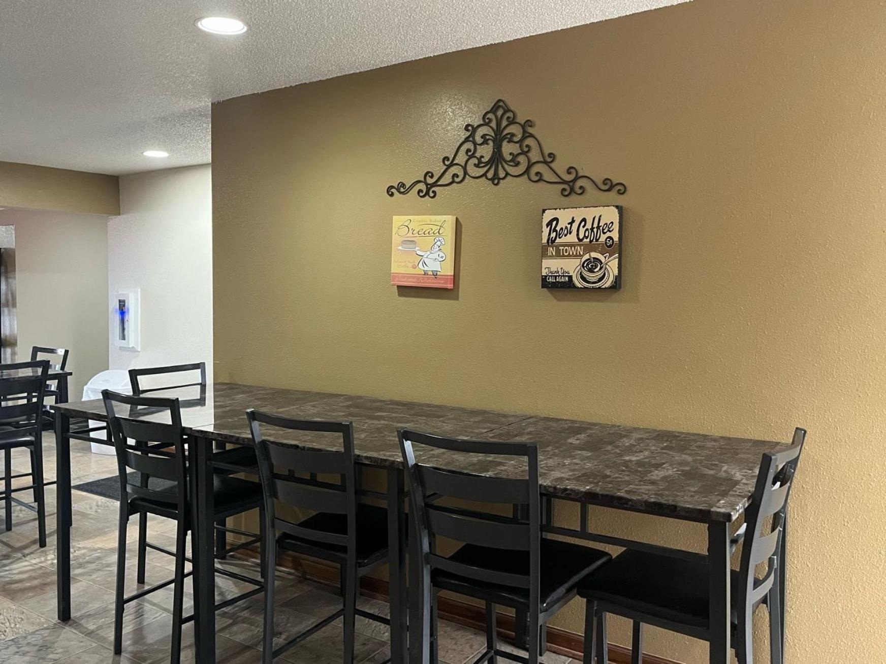 Oyo West Point Inn 외부 사진